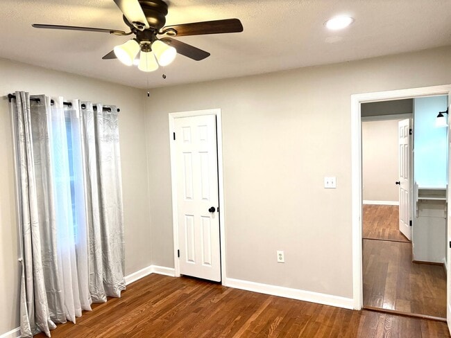 Building Photo - Charming 3-bedroom, 2-bath Cottage on a Sp...