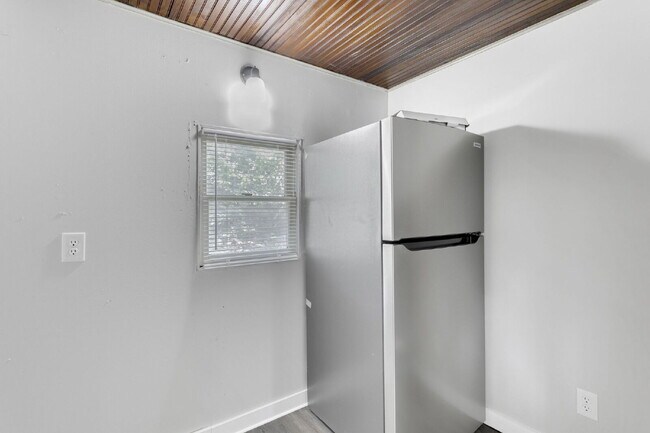 Building Photo - 737 S 30th St