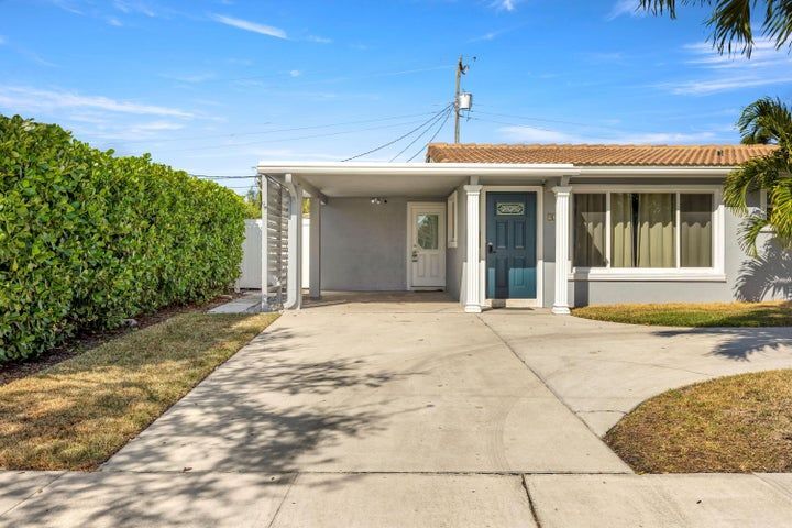 Building Photo - 921 SE 13th Ct