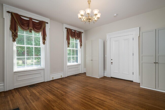 Building Photo - 247 N Broadway