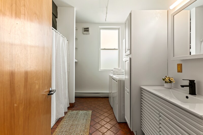 Building Photo - 18 Park St