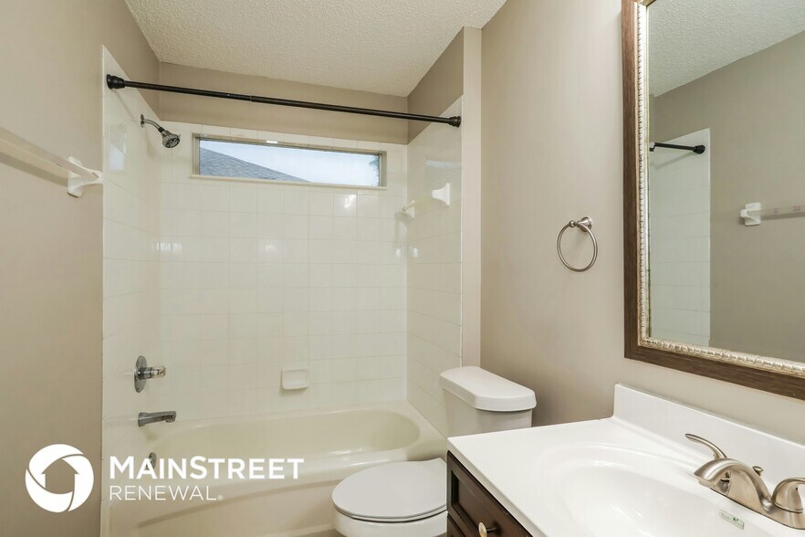 Building Photo - 1556 Glen View St