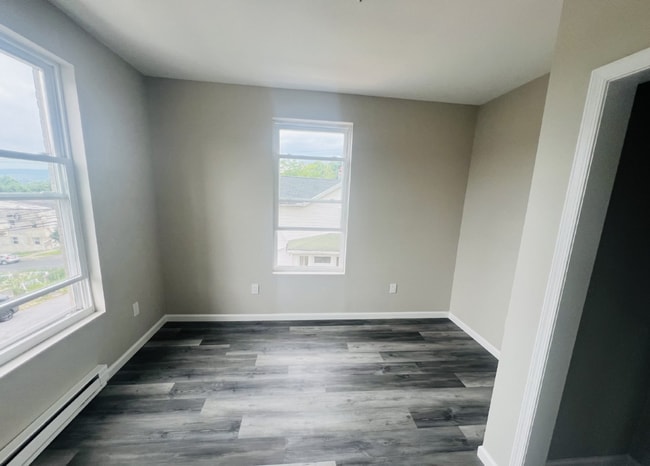 Interior Photo - 1513 Vine Street