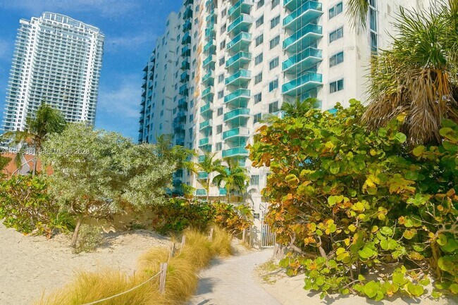 Building Photo - 4001 S Ocean Dr