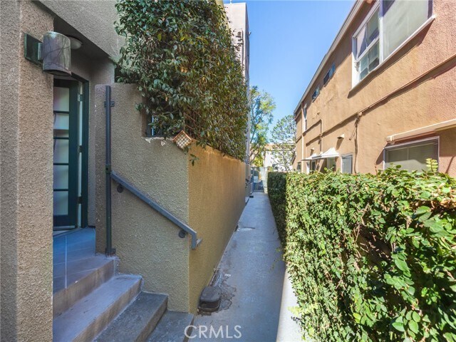 Building Photo - 10664 Wilkins Ave