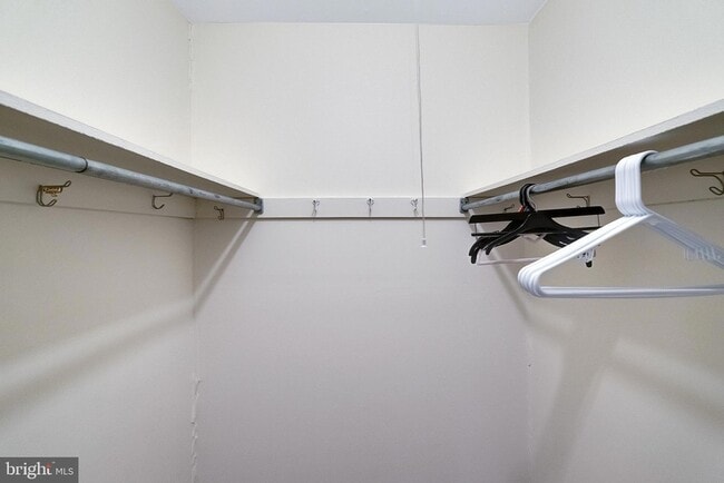 Building Photo - 9754 E Roosevelt Blvd