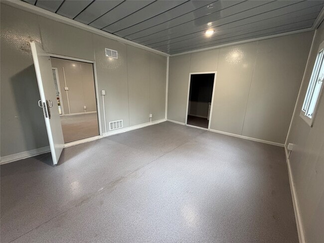 Building Photo - 15435 Esther Dr