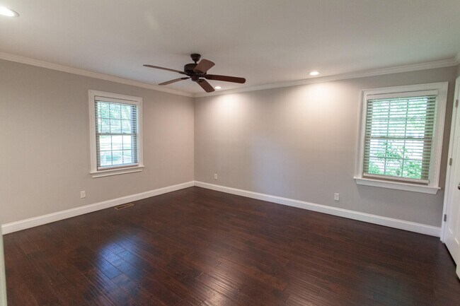 Building Photo - 2049 Powderhouse Rd SE