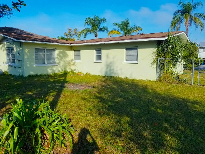 Building Photo - 331 51st St Ct W
