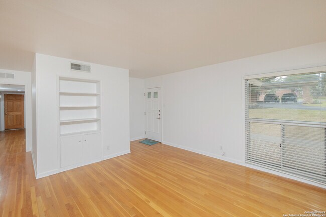 Building Photo - 103 Oakhurst Pl