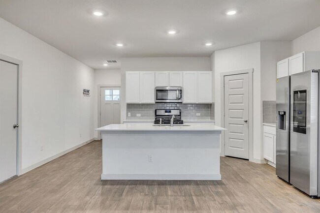 Building Photo - 210 Big Cypress Byu Rd