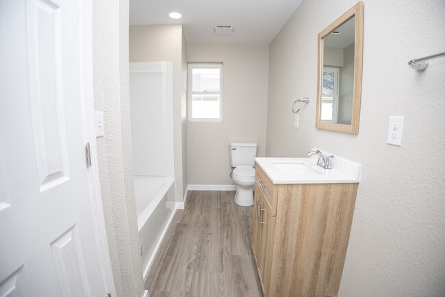 Building Photo - 421 Marshall St