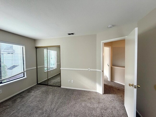 Building Photo - 661 Mockingbird Ln