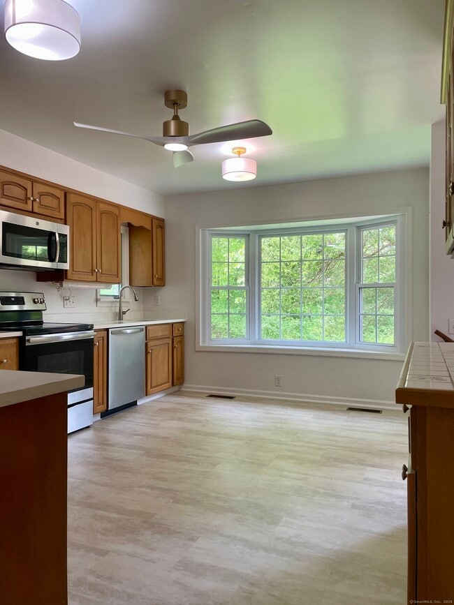 Building Photo - 52 Knapp Ln