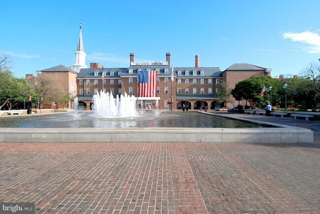 Building Photo - 811 N Columbus St