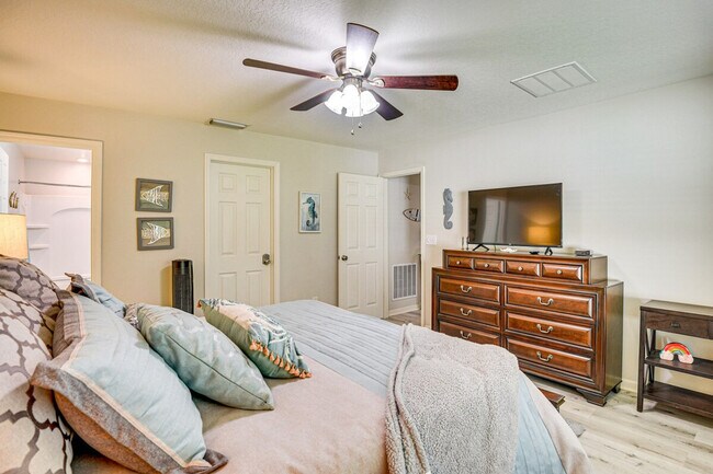 Building Photo - 123 Pergola Pl