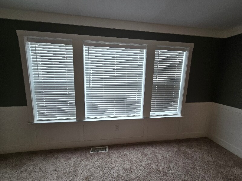 Building Photo - 717 Wild Flower Dr