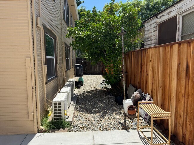 Building Photo - New Downtown Construction 650 Sqft. 1 Bedr...