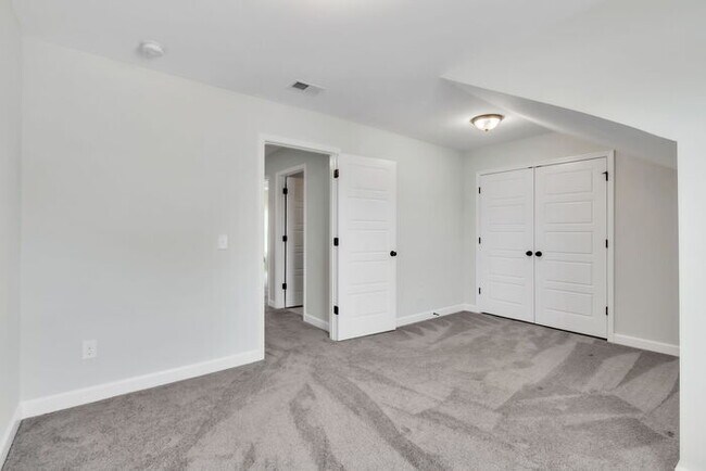 Building Photo - Charming 4-Bed Retreat with Fireplace – Spacious 2631 Sq Ft in Easley, SC, Zoned for Wren Schools