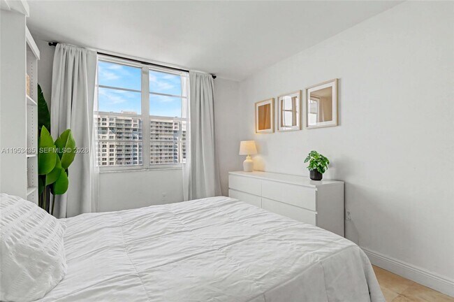 Building Photo - 2851 NE 183rd St