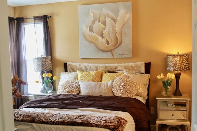 Building Photo - 2BD/ 2BA Condo with New Carpet & Community Pool!