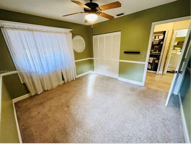 Building Photo - 10534 NW 10th Ct