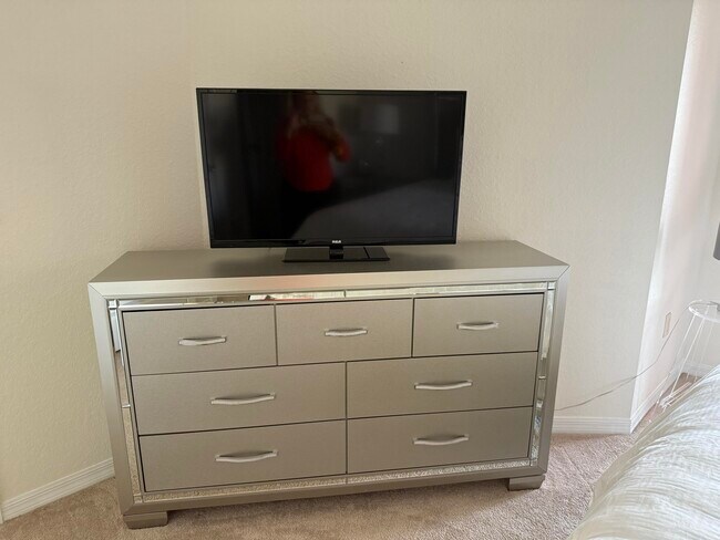 Building Photo - 156 SW Peacock Blvd