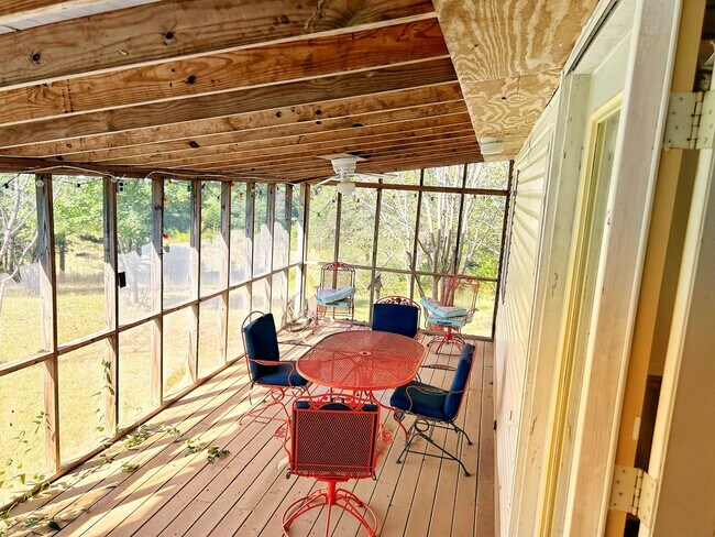 Building Photo - 3 bed/2 bath Country Home