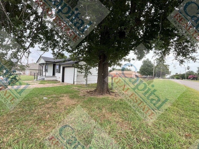 Building Photo - Charming 2 Bedroom w/ Move in Special