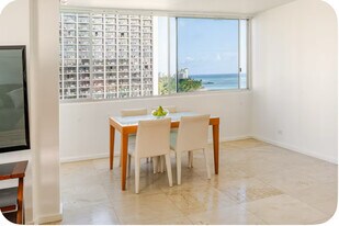Building Photo - 2500 Kalakaua Ave