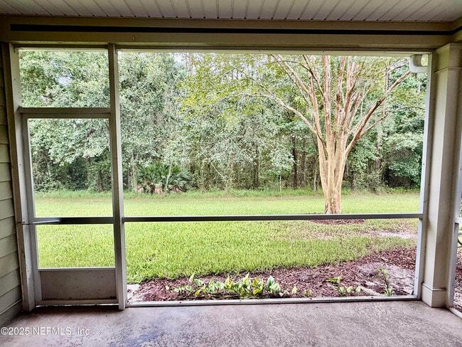 Building Photo - 6967 Roundleaf Dr