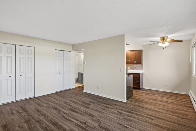 Building Photo - Rosco Apts- 2710
