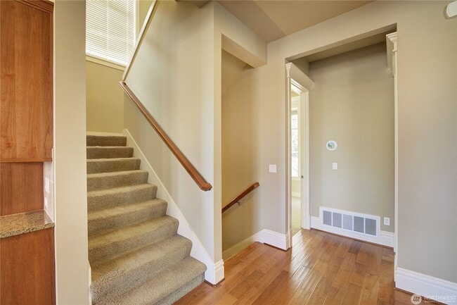 Building Photo - 3Bd/2.75Ba Issaquah Home