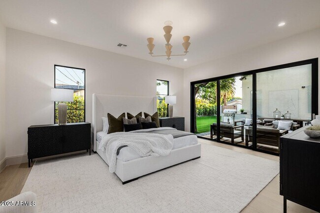 Building Photo - 3301 E Elm St