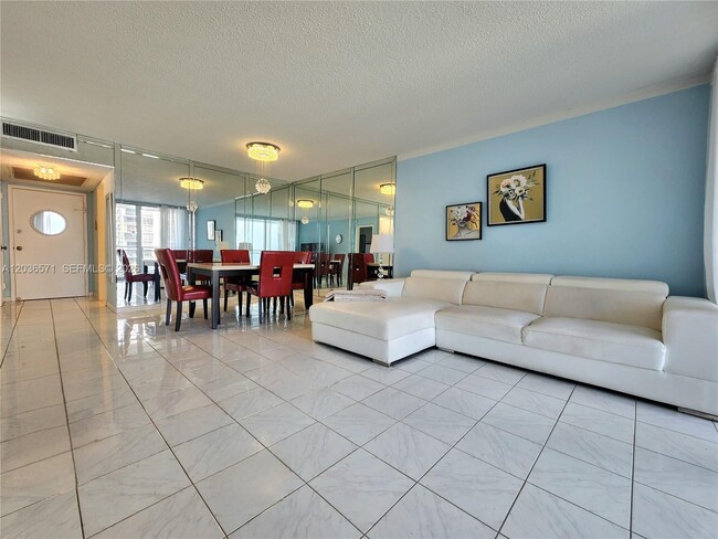 Building Photo - 2030 S Ocean Dr