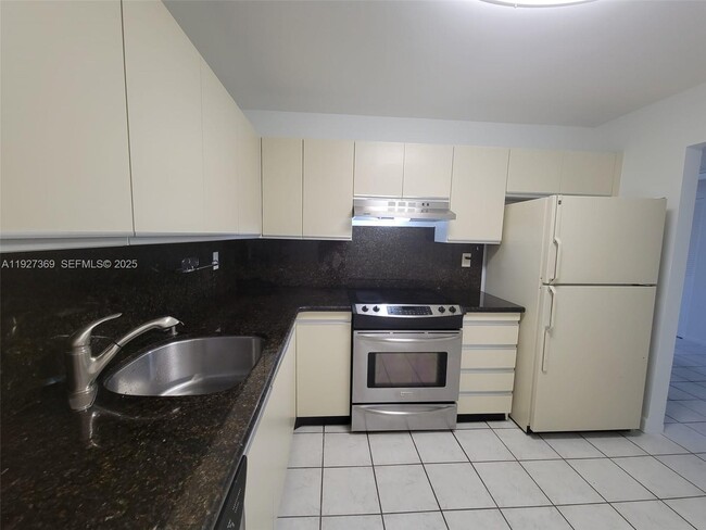 Building Photo - 18151 NE 31st Ct