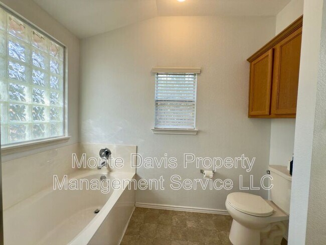 Building Photo - 10317 Laredo Dr