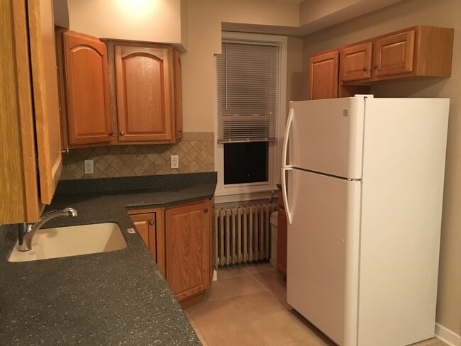 Building Photo - 714 Station Ave