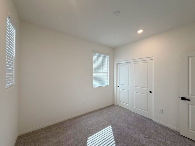 Building Photo - 519 La Vis Acrs Ln