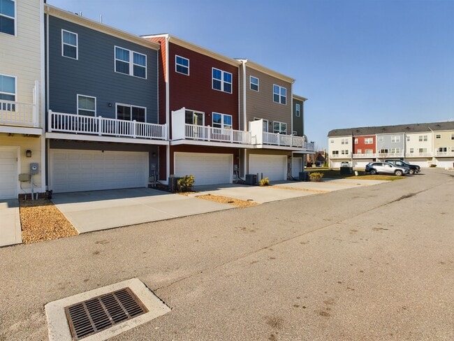 Building Photo - 537 Crofton Village Terrace