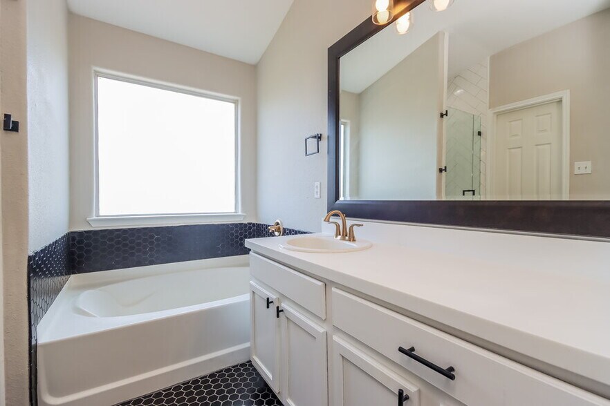 Building Photo - 8715 Sunset Pond Dr