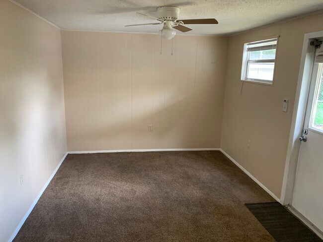 Building Photo - 1211 mook st