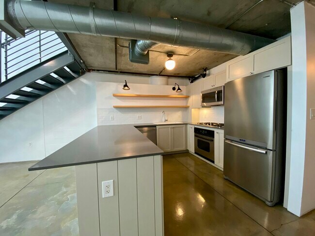 Building Photo - 1130 Flower St