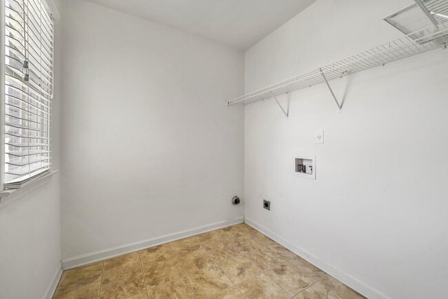 Building Photo - 130 Candler Ct