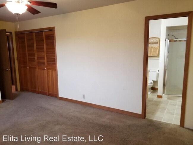 Building Photo - 2 br, 2 bath House - 4709 Phinney Ave N