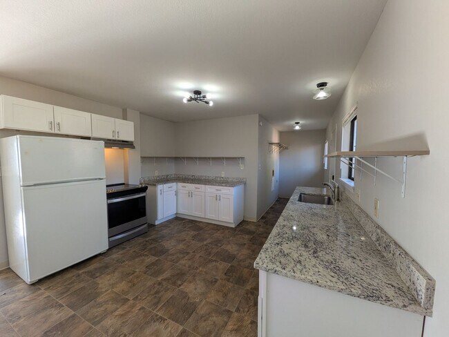 Building Photo - 603 W Routt Ave