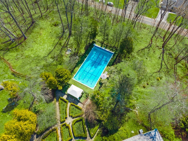 Building Photo - 37 Green Acre Ln