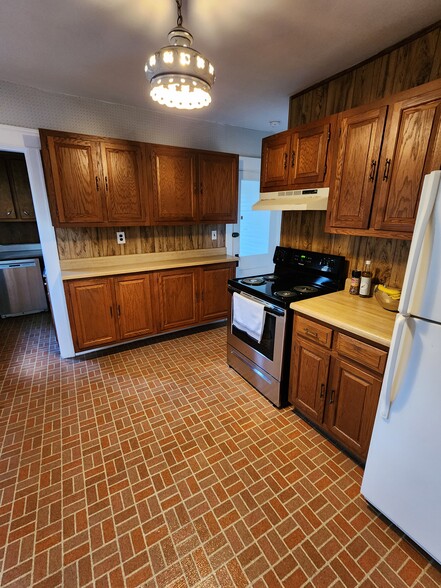 Building Photo - 87 Whitmarsh Ave