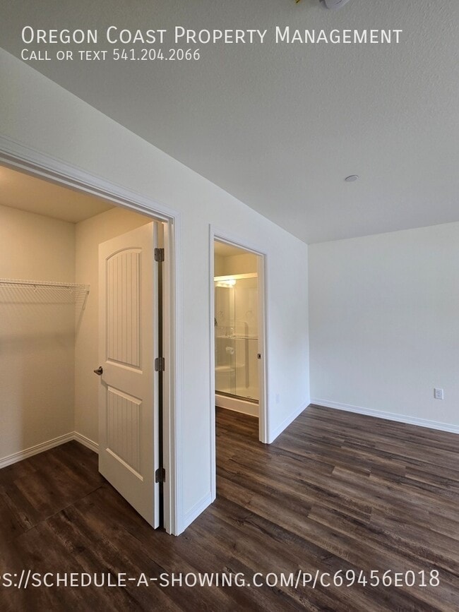 Building Photo - 4822 SW 48th Ct