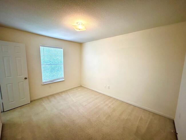 Building Photo - Bright & Beautiful Two-Story Home in Canyon Crossing with Fenced Backyard!